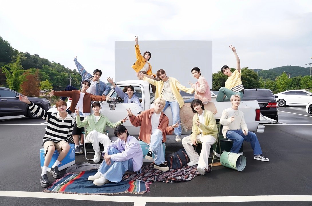 SEVENTEEN Group Photo 3